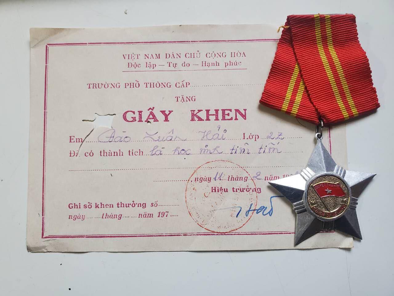 韵星假日军品类拍卖第41期 -- Rimey Holidays Militaria Auction 41 越南社会主义共和国二级光荣战士勋章带奖状一张