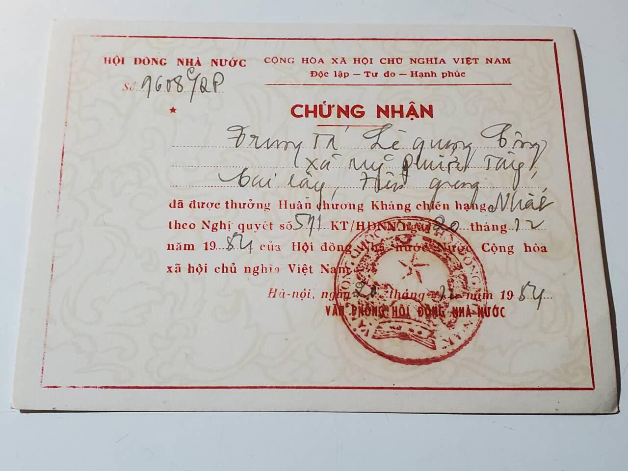 韵星假日军品类拍卖第41期 -- Rimey Holidays Militaria Auction 41 越南社会主义共和国一级抗战勋章带证书一套 品相很好 越战时期抗美事迹 