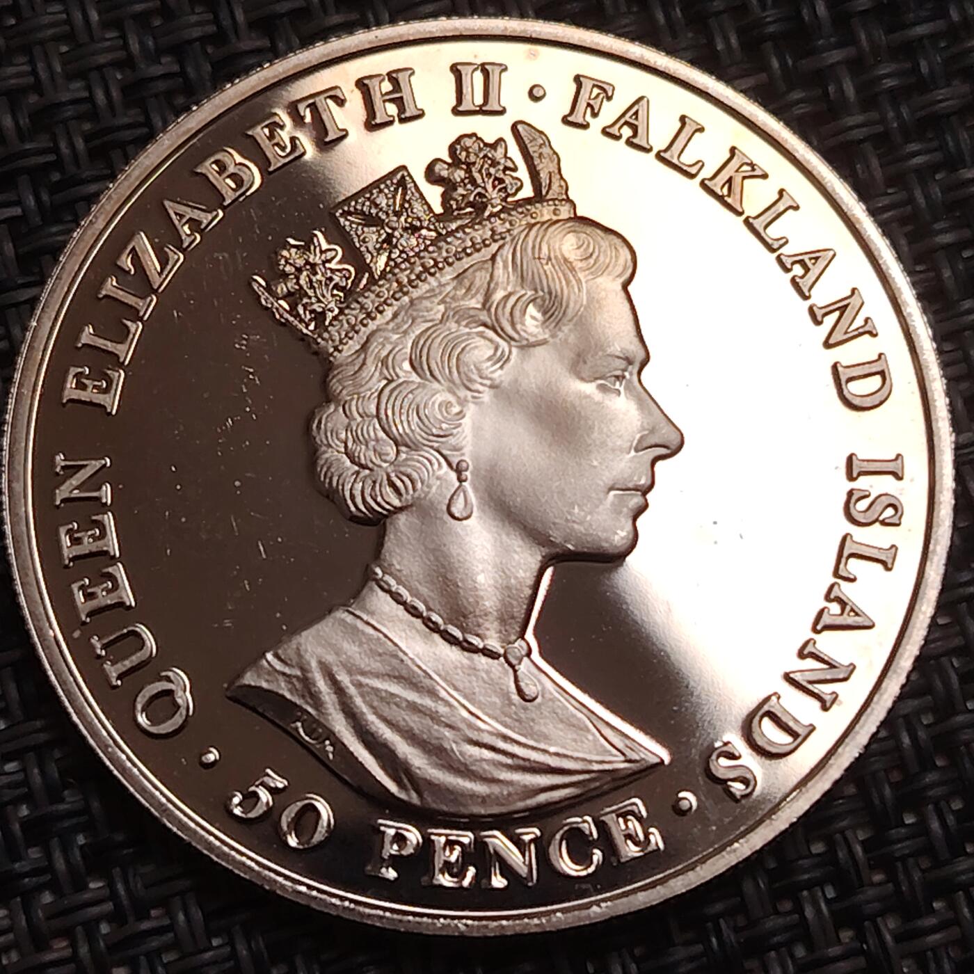 布加迪🐬～世界钱币(上海)🌾第 276 期 /  各国套币和散币 福克兰群岛🇫🇰 2002年 50便士 女王母亲102岁生日纪念克朗币
