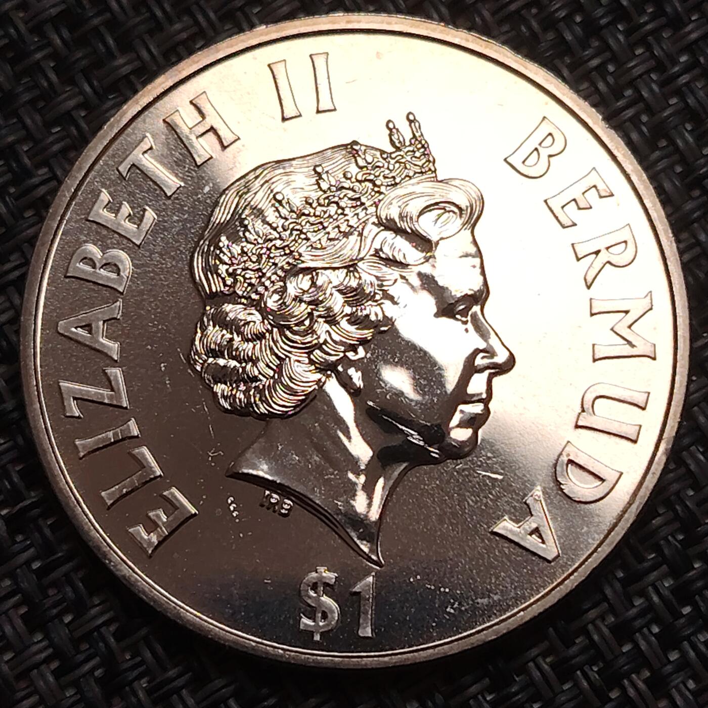 布加迪🐬～世界钱币(上海)🌾第 276 期 /  各国套币和散币 百慕大🇧🇲 2002年 1元 女王加冕50周年纪念克朗币