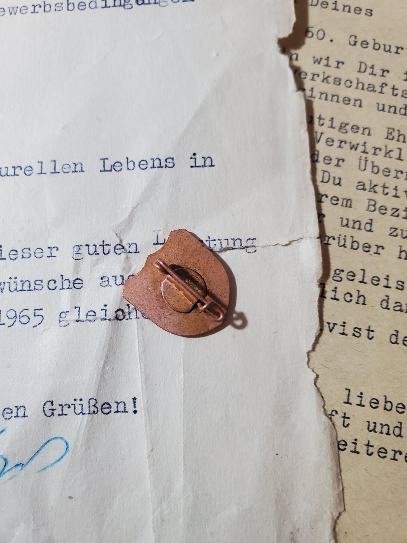 韵星假日军品类拍卖第41期 -- Rimey Holidays Militaria Auction 41 民主德国国家阵线感谢信、农业发展协会感谢信 社会主义建设农业发展证章一套