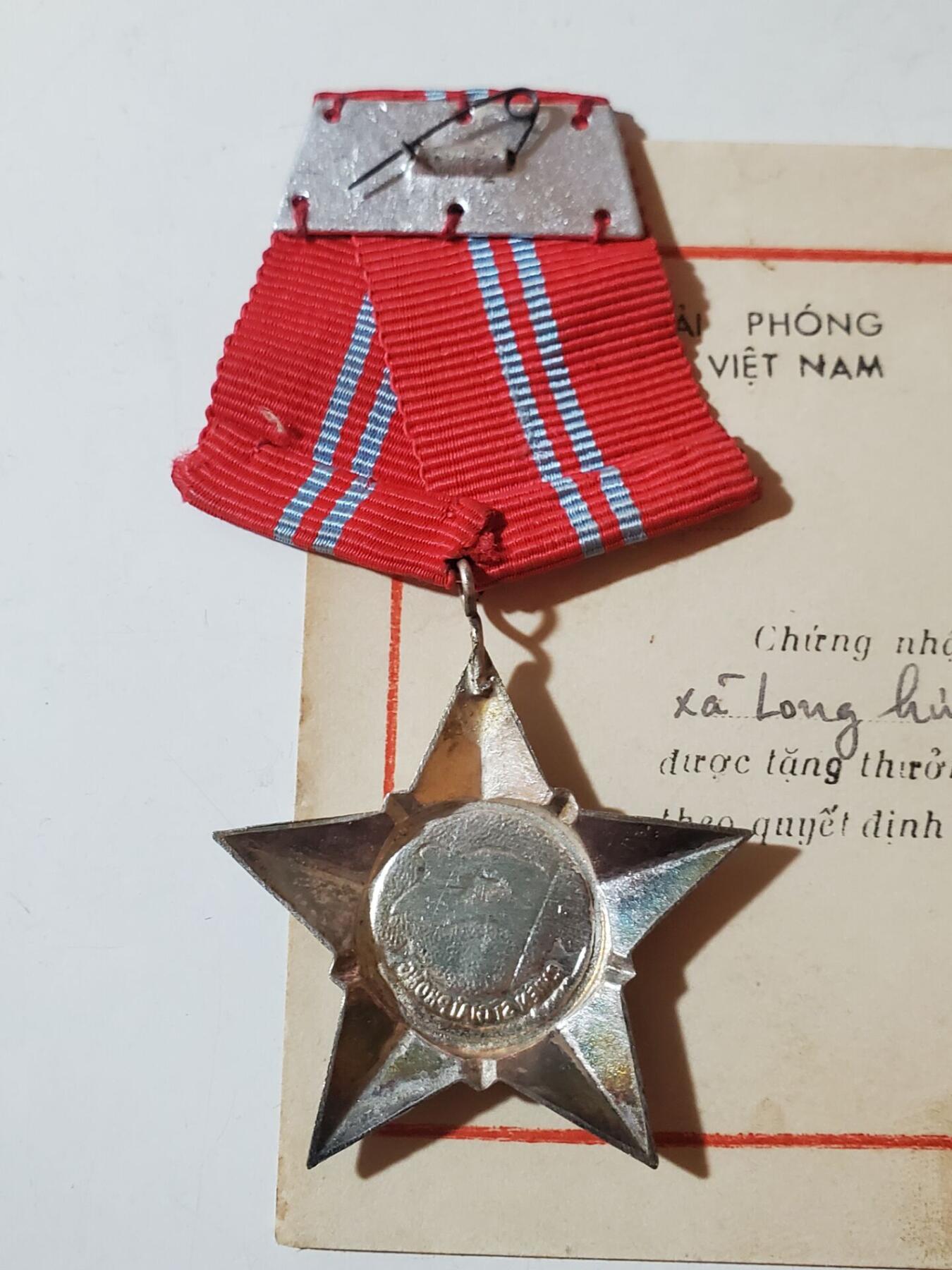 韵星假日军品类拍卖第41期 -- Rimey Holidays Militaria Auction 41 越南南方共和国（越共）二级解放战士勋章带证