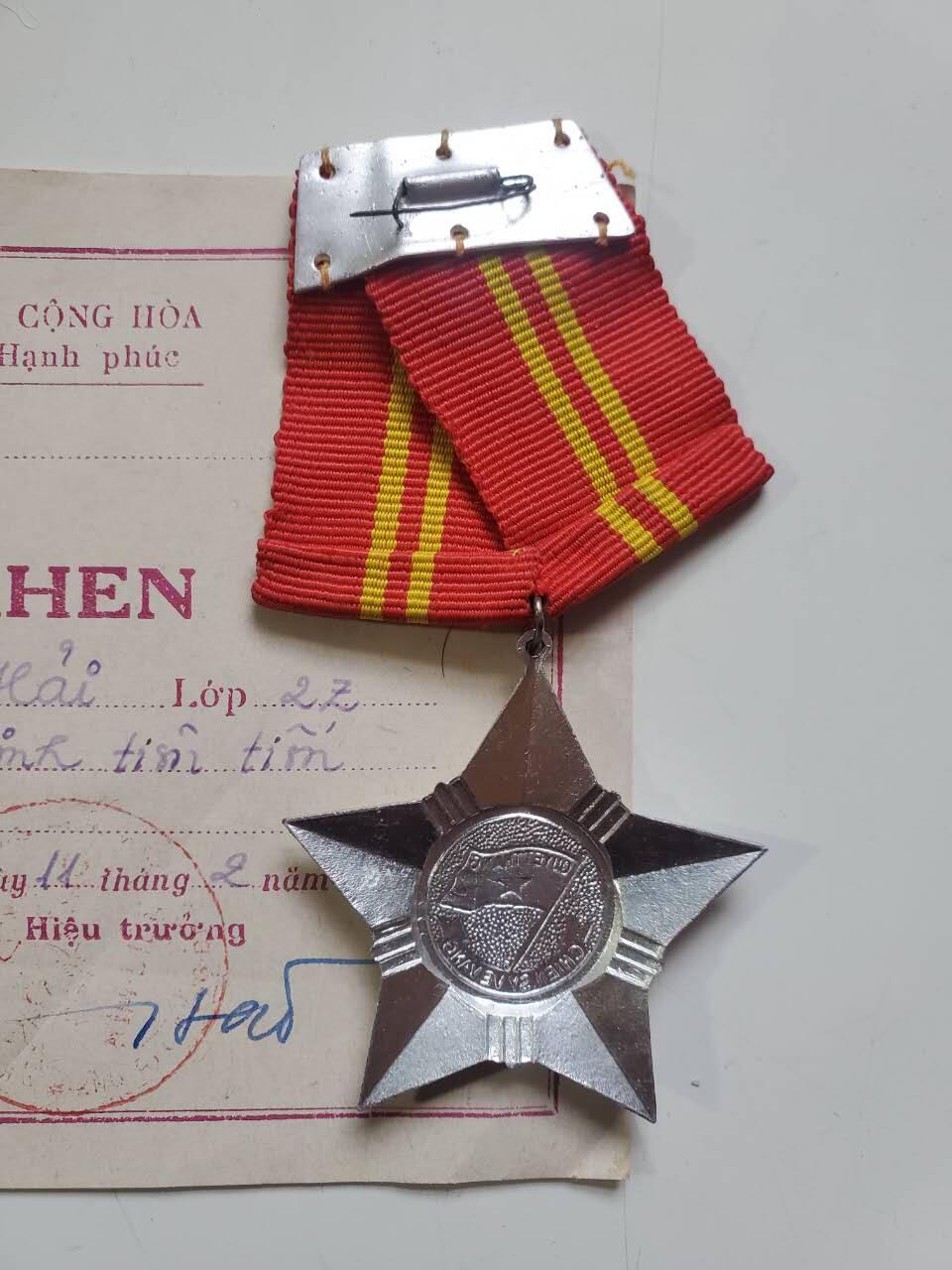 韵星假日军品类拍卖第41期 -- Rimey Holidays Militaria Auction 41 越南社会主义共和国二级光荣战士勋章带奖状一张