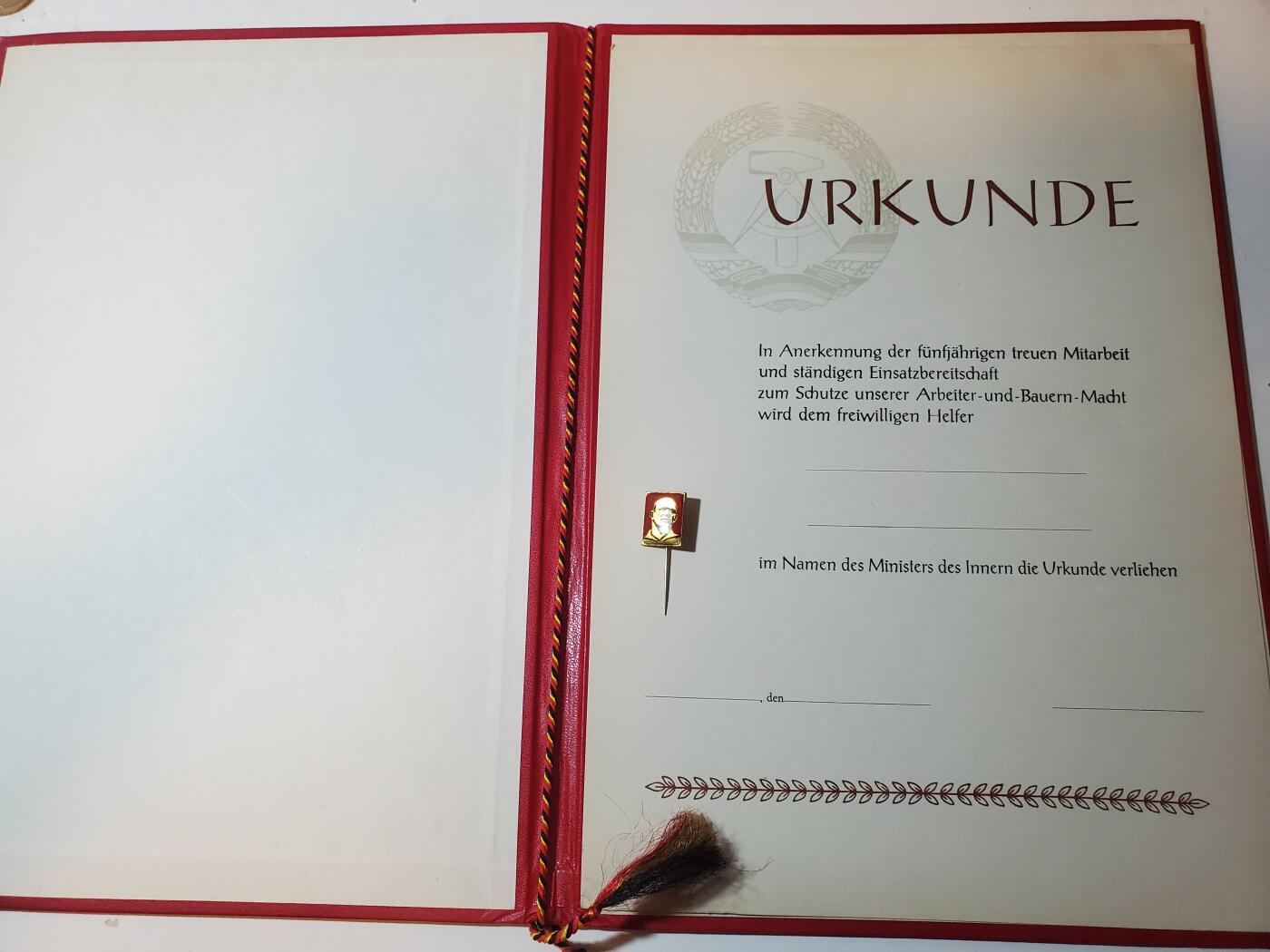 韵星假日军品类拍卖第41期 -- Rimey Holidays Militaria Auction 41 民主德国工会五年忠诚服务捍卫工农阶级证章证书带插针一套