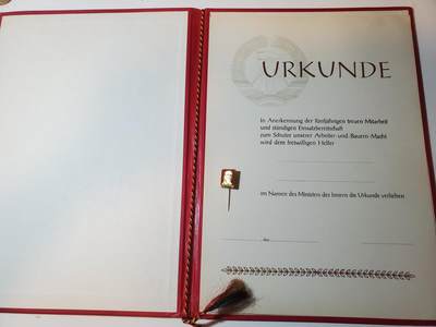 韵星假日军品类拍卖第41期 -- Rimey Holidays Militaria Auction 41 - 民主德国工会五年忠诚服务捍卫工农阶级证章证书带插针一套