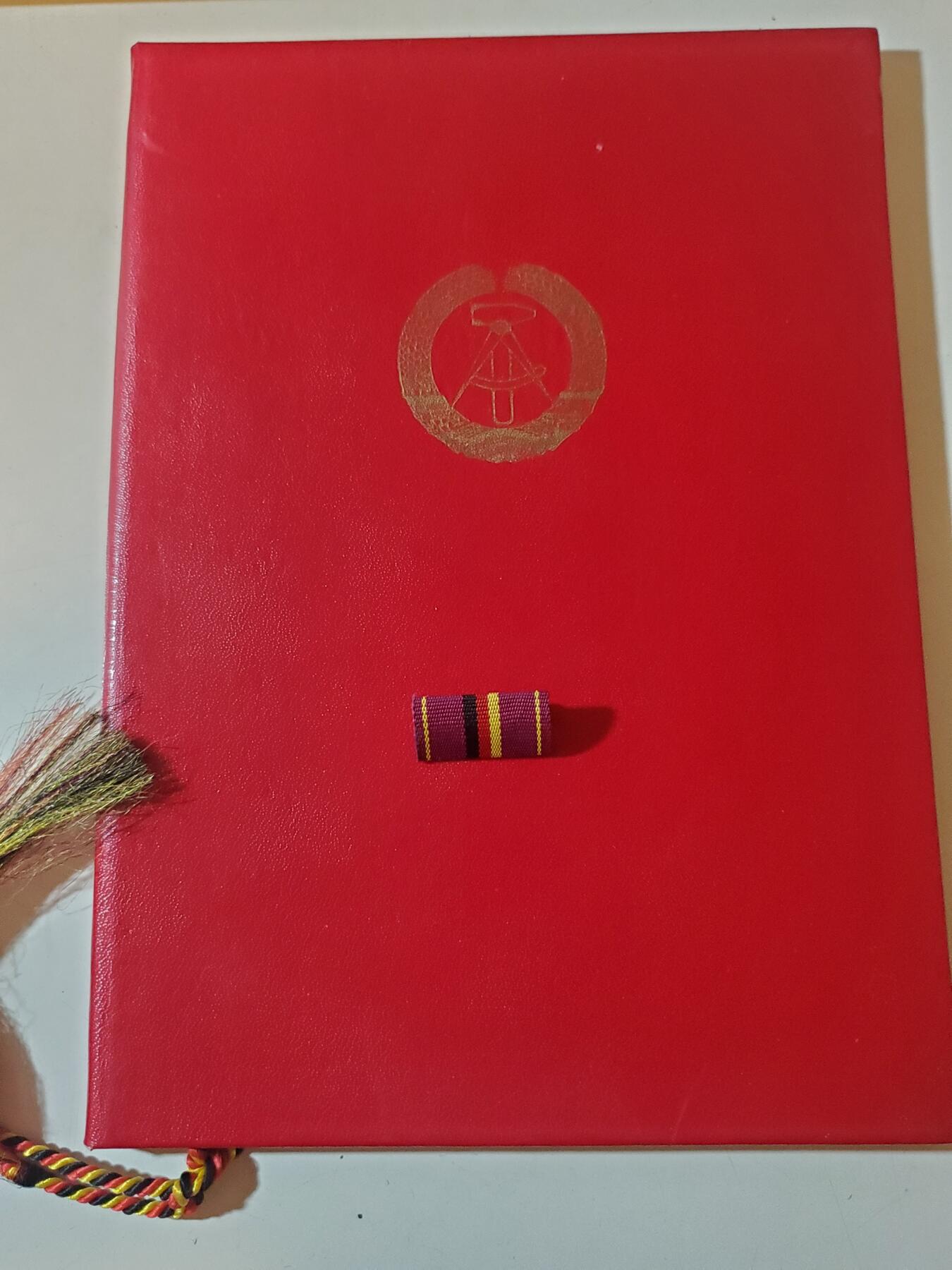 韵星假日军品类拍卖第41期 -- Rimey Holidays Militaria Auction 41 民主德国为民主德国民防功绩奖章证书带勋略一套