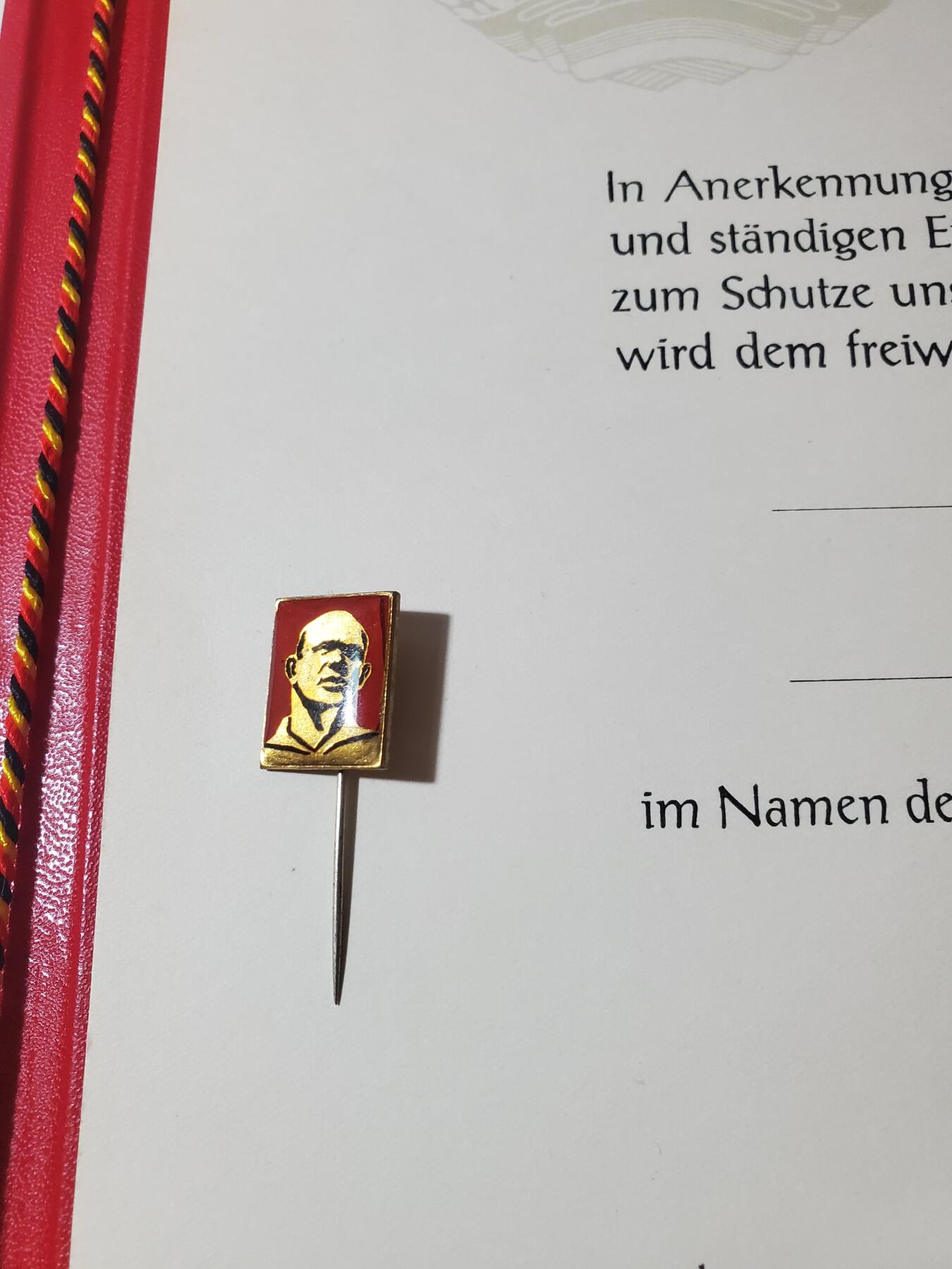 韵星假日军品类拍卖第41期 -- Rimey Holidays Militaria Auction 41 民主德国工会五年忠诚服务捍卫工农阶级证章证书带插针一套