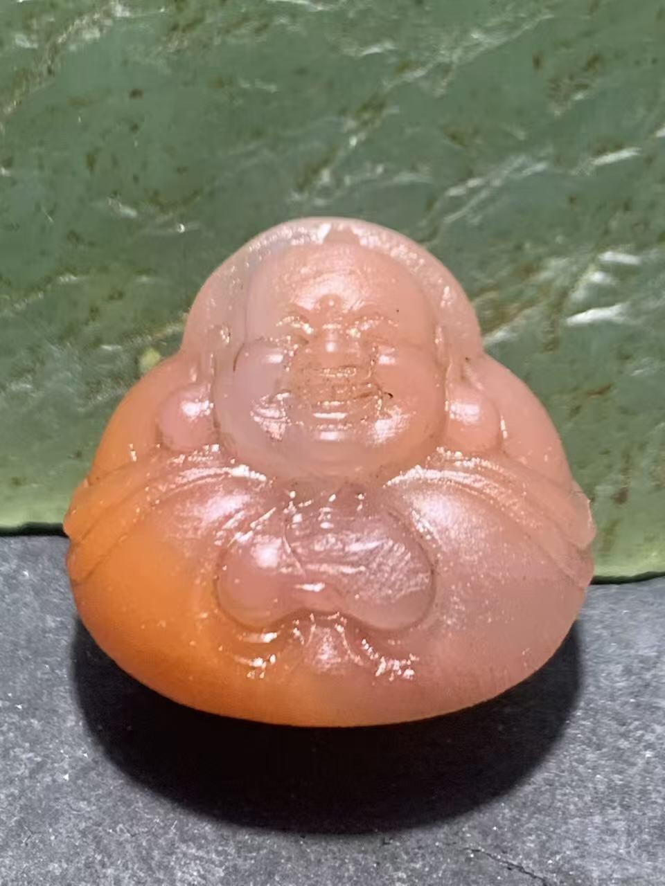 精美亚光川料南红玛瑙雕刻弥勒佛吊坠一个
