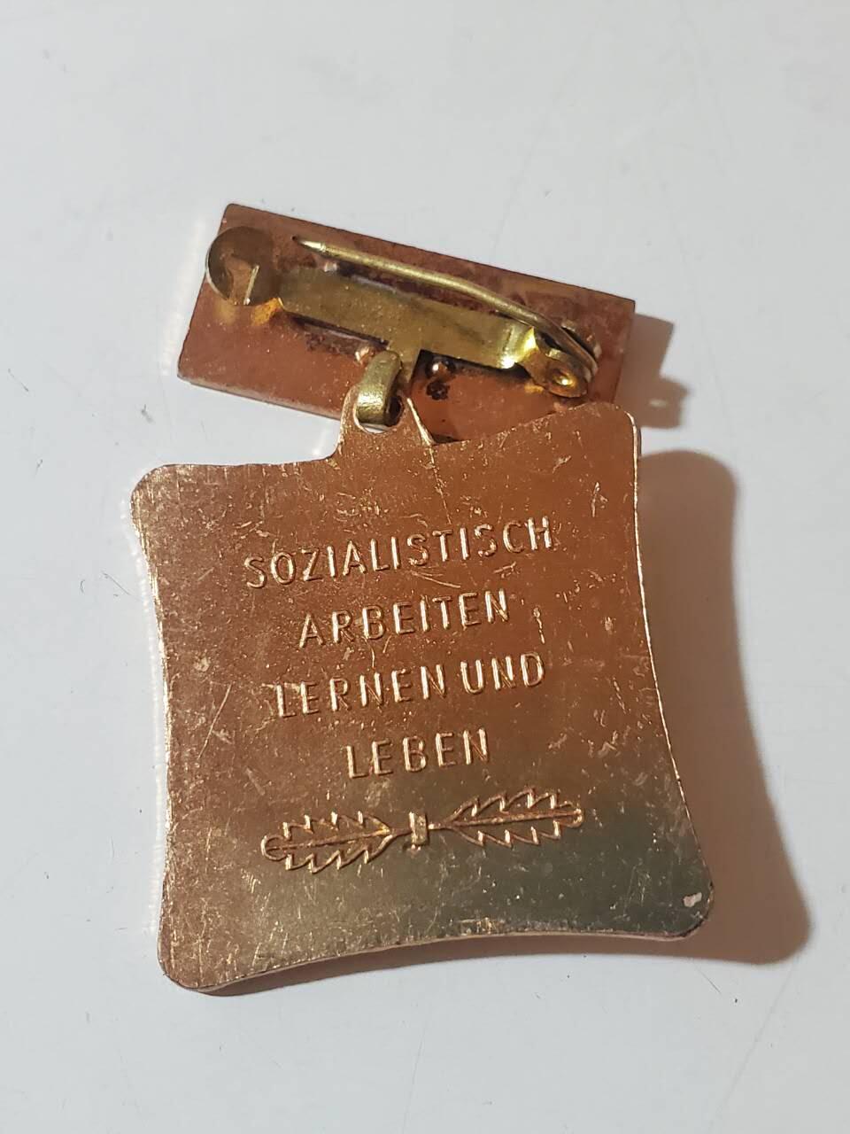 韵星假日军品类拍卖第41期 -- Rimey Holidays Militaria Auction 41 民主德国集体劳动荣誉奖章