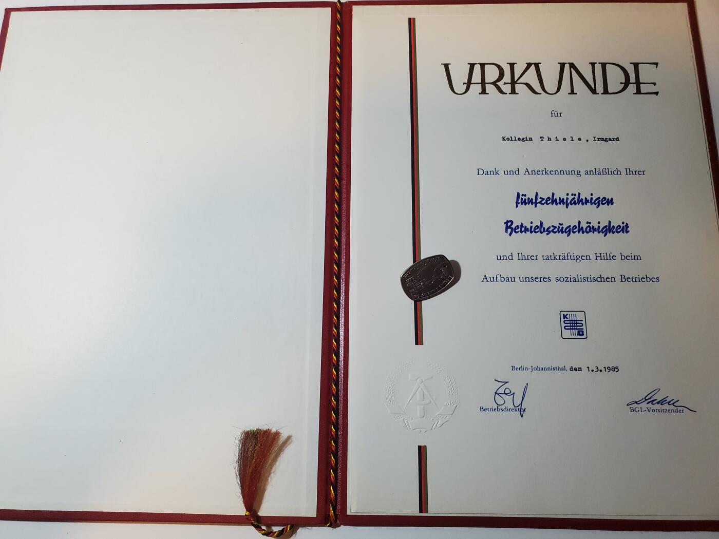 韵星假日军品类拍卖第41期 -- Rimey Holidays Militaria Auction 41 民主德国为国企服务证章证书+工业服务证章一套