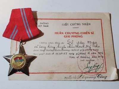 韵星假日军品类拍卖第41期 -- Rimey Holidays Militaria Auction 41 - 越南南方共和国（越共）二级解放战士勋章带证