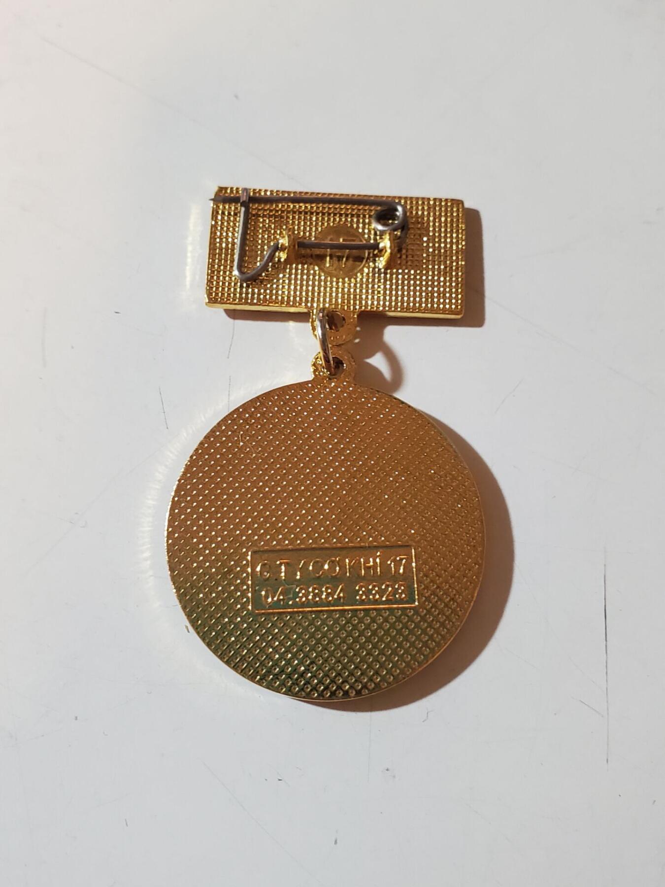 韵星假日军品类拍卖第41期 -- Rimey Holidays Militaria Auction 41 越南社会主义共和国光荣在党三十周年纪念章