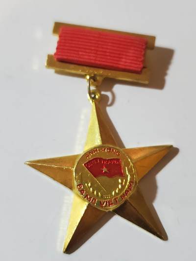 韵星假日军品类拍卖第41期 -- Rimey Holidays Militaria Auction 41 - 越南社会主义共和国英雄母亲奖章