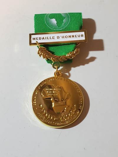 韵星假日军品类拍卖第41期 -- Rimey Holidays Militaria Auction 41 - 非洲联盟荣誉奖章带勋条 法国代工版本 广泛颁发非盟内积极贡献人士 铜镀金 很稀少