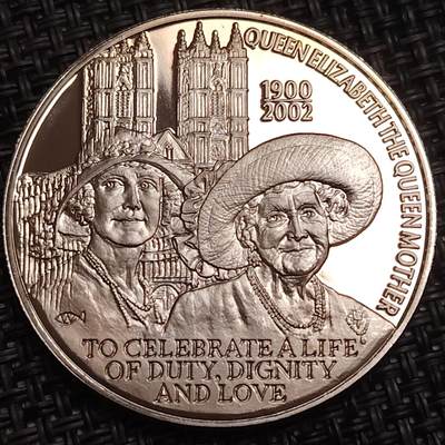 布加迪🐬～世界钱币(上海)🌾第 276 期 /  各国套币和散币 - 福克兰群岛🇫🇰 2002年 50便士 女王母亲102岁生日纪念克朗币