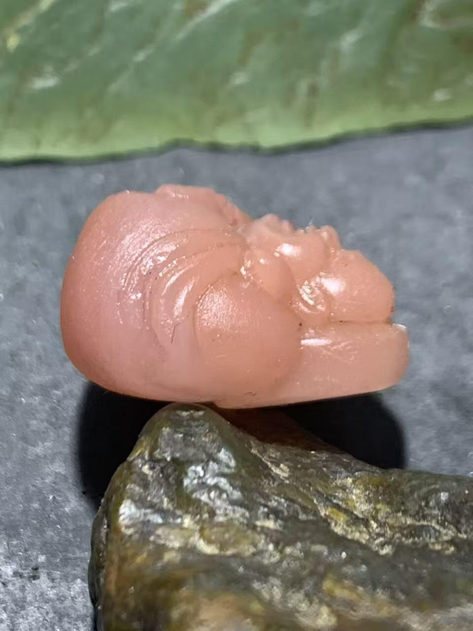 精美亚光川料南红玛瑙雕刻弥勒佛吊坠一个