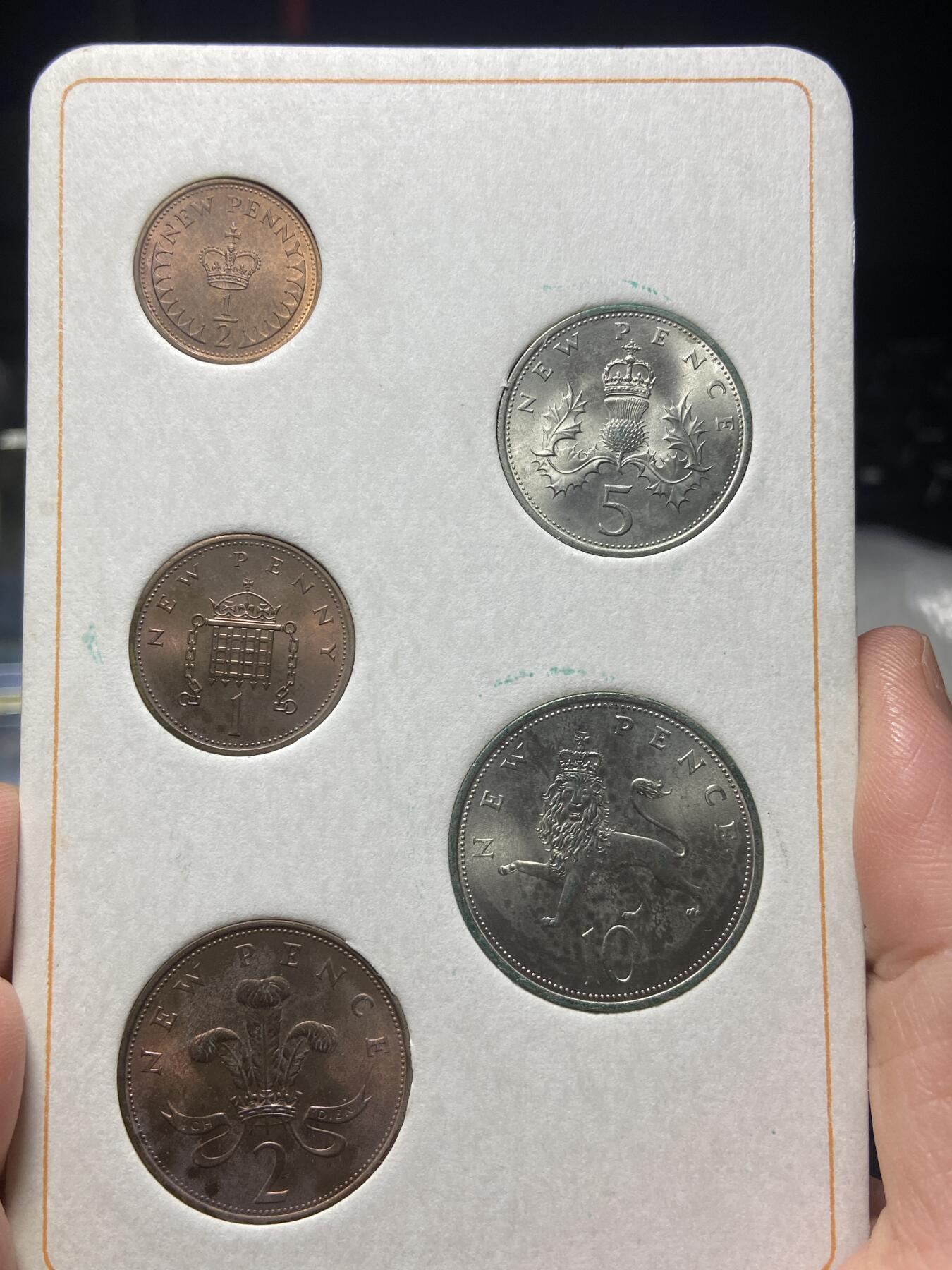 2026年第二十七场(总第一百九十六场）外国好品散币场(免佣金) 英国🇬🇧十进制首发年原册套币5枚