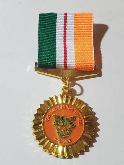 韵星假日军品类拍卖第41期 -- Rimey Holidays Militaria Auction 41 - 赞比亚共和国国家服务金僖奖章 铜镀金 少见国家 非常厚重 库存品相