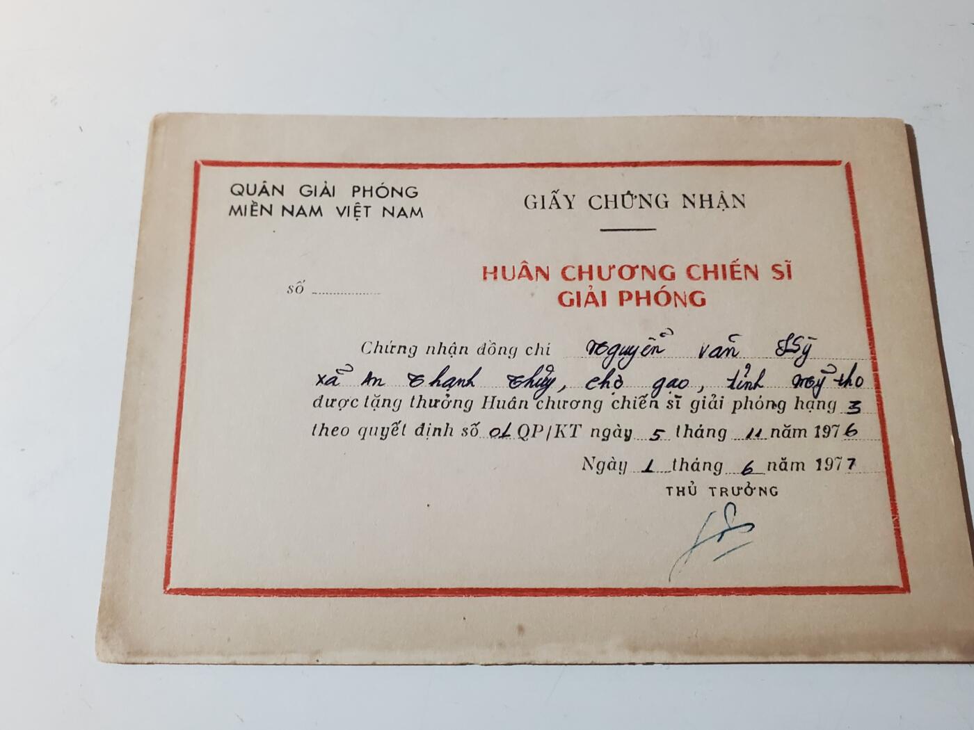 韵星假日军品类拍卖第41期 -- Rimey Holidays Militaria Auction 41 越南南方共和国（越共）三级解放战士勋章带证略 战时白铜版本