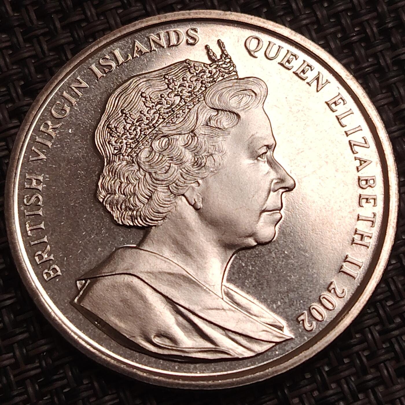 布加迪🐬～世界钱币(上海)🌾第 276 期 /  各国套币和散币 英属维尔京群岛 2002年 1元 女王金禧纪念克朗币 ～美国总统里根和夫人
