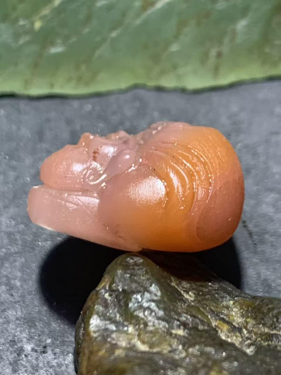 精美亚光川料南红玛瑙雕刻弥勒佛吊坠一个