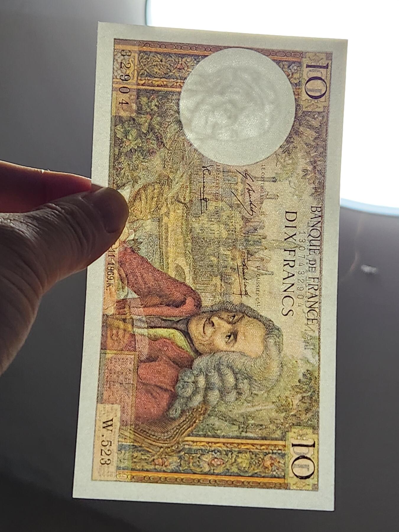 2月15号晚上8点 外国纸币自动截拍第26场 无针眼10法郎 极美品