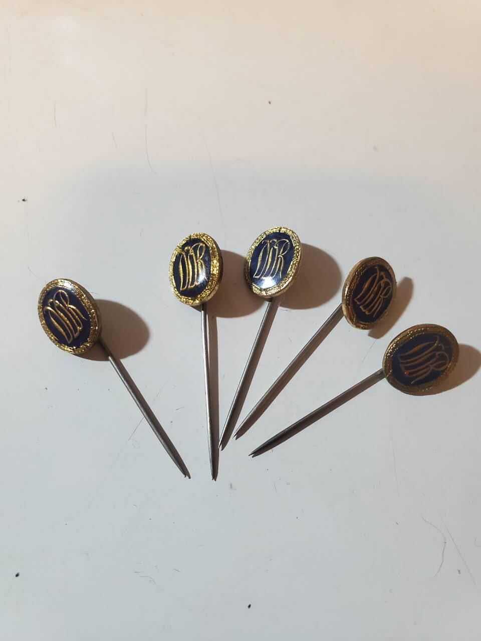 韵星假日军品类拍卖第41期 -- Rimey Holidays Militaria Auction 41 民主德国金级体能证章一组五枚 黑底版本