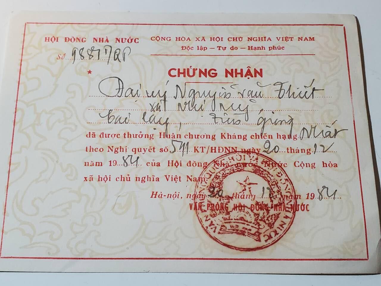 韵星假日军品类拍卖第41期 -- Rimey Holidays Militaria Auction 41 越南社会主义共和国一级抗战勋章带证书一套 品相很好 越战时期抗美事迹 