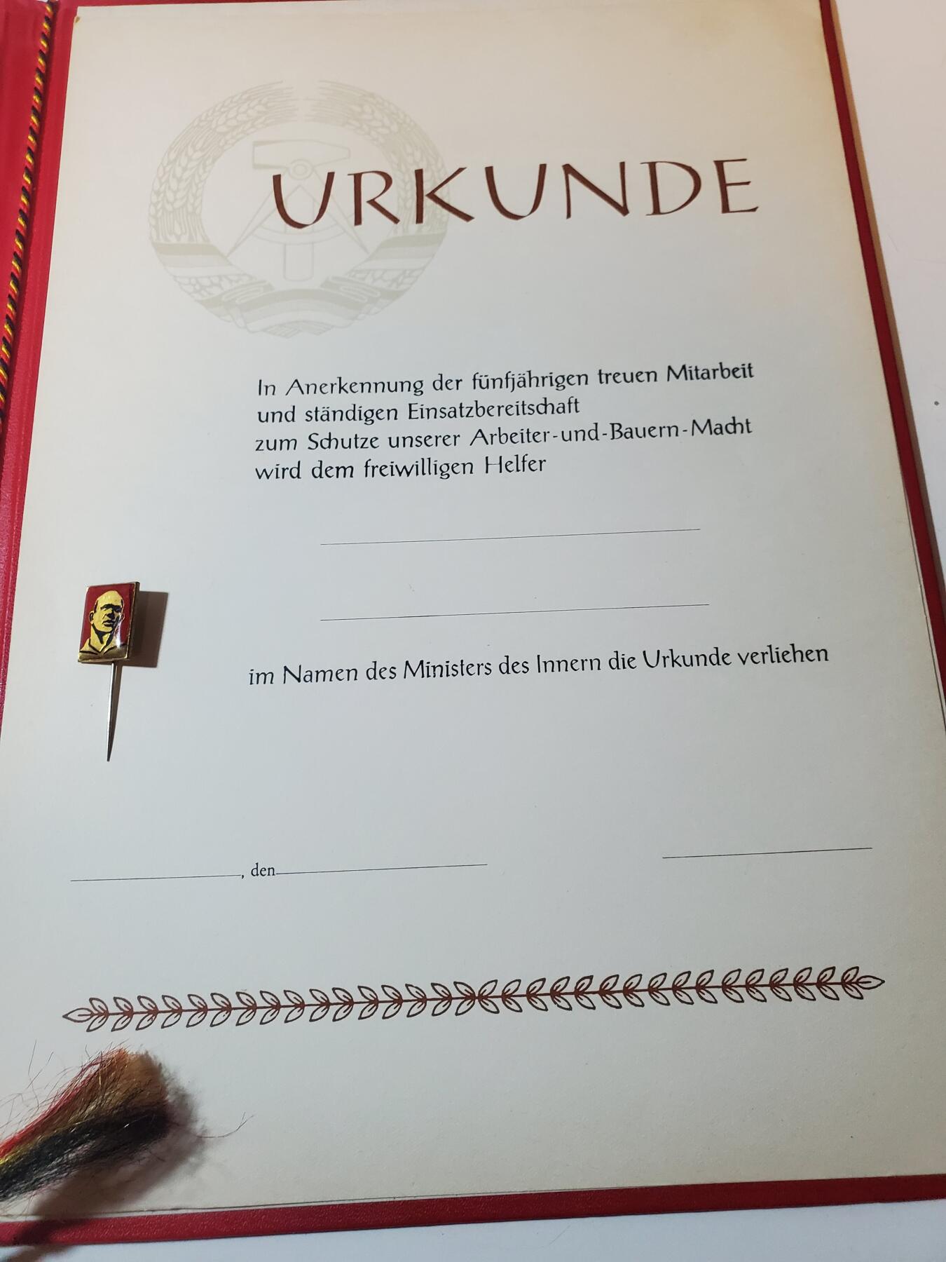 韵星假日军品类拍卖第41期 -- Rimey Holidays Militaria Auction 41 民主德国工会五年忠诚服务捍卫工农阶级证章证书带插针一套