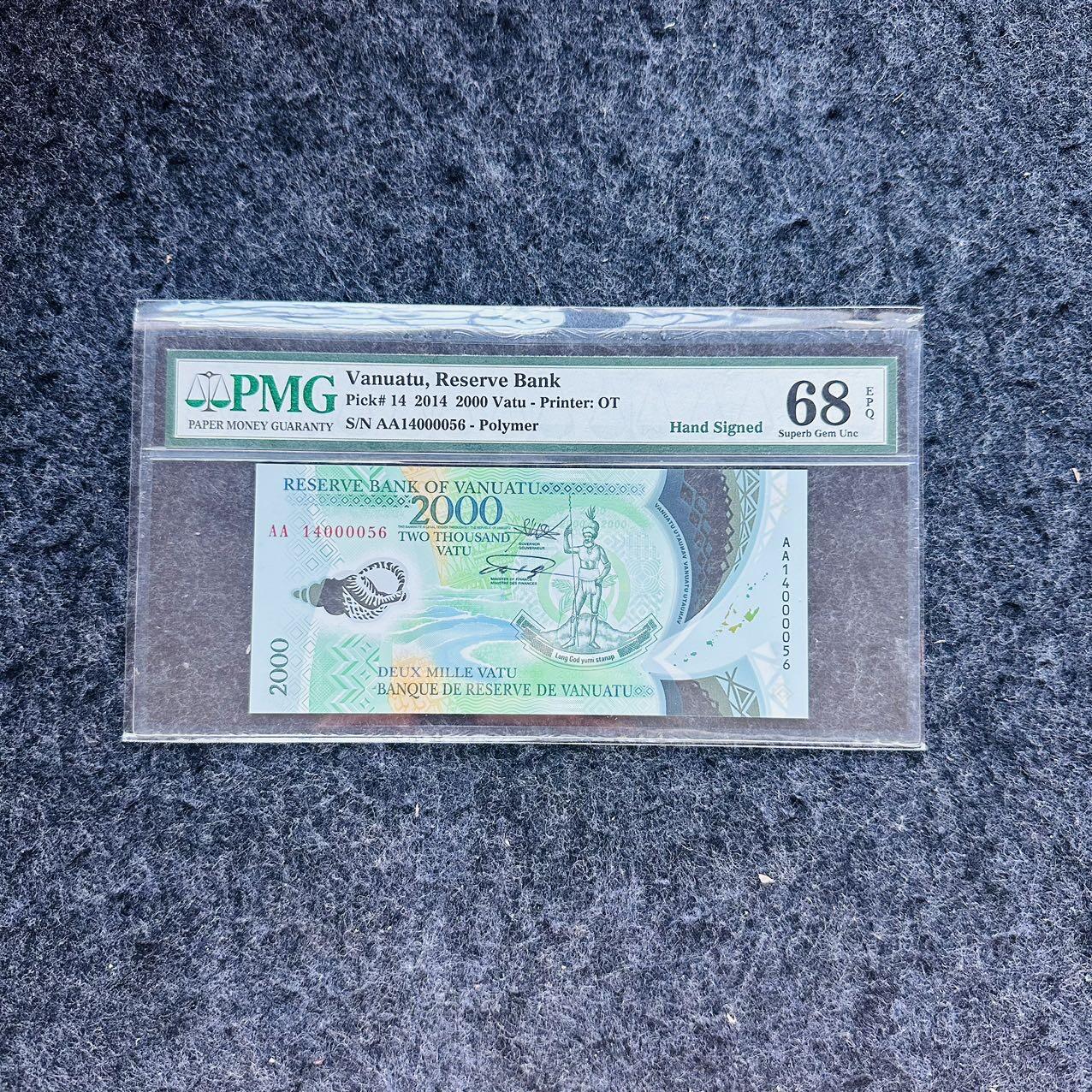 🇨🇳🇺🇳¥ ¥2026🐎新年塑料钞评级钞 瓦努阿图2014年2000瓦图，（行长手签版100册），AA首发冠，(AA14 000056)