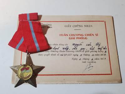 韵星假日军品类拍卖第41期 -- Rimey Holidays Militaria Auction 41 - 越南南方共和国（越共）三级解放战士勋章带证略 战时白铜版本