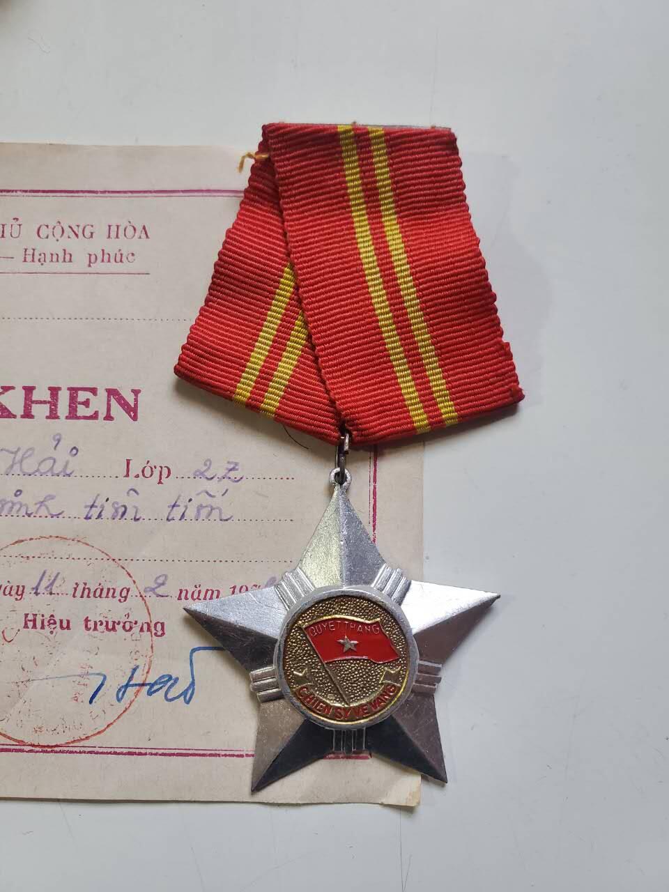 韵星假日军品类拍卖第41期 -- Rimey Holidays Militaria Auction 41 越南社会主义共和国二级光荣战士勋章带奖状一张