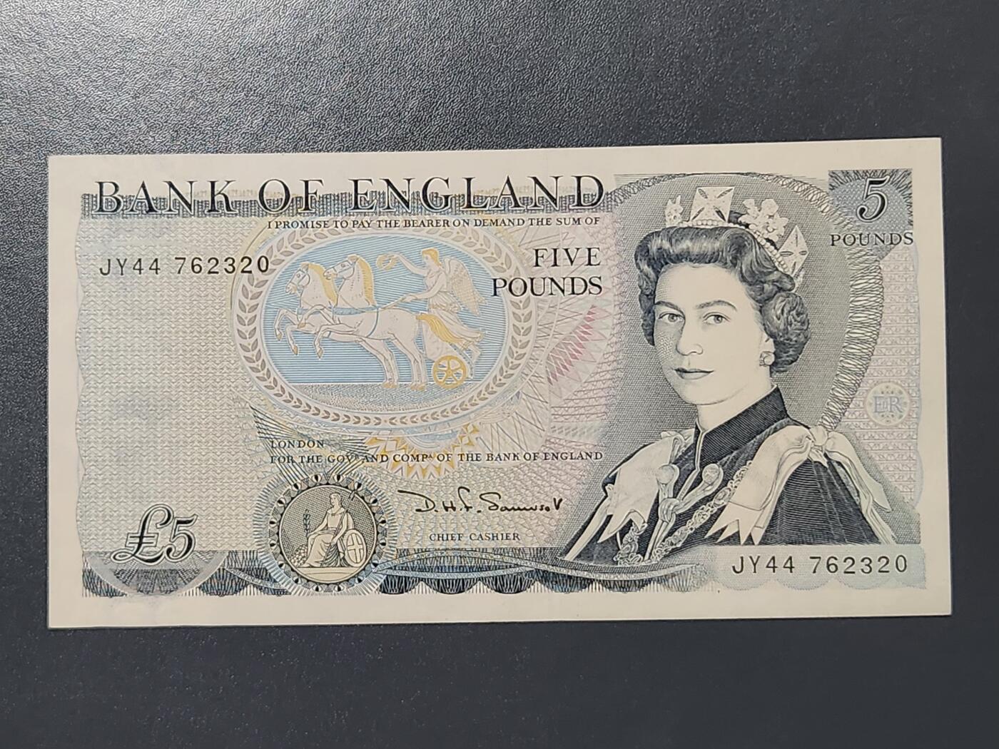 2月15号晚上8点 外国纸币自动截拍第26场 英格兰D序列 5英镑(David H.F.S签字) 新品