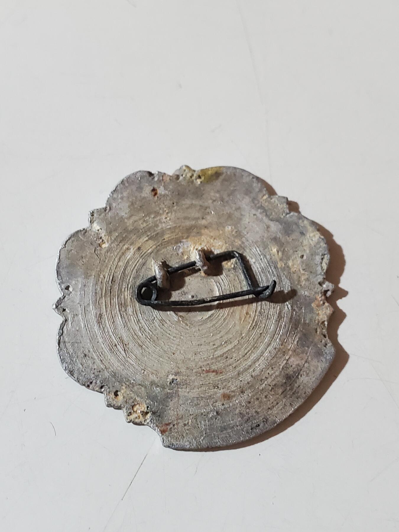 韵星假日军品类拍卖第41期 -- Rimey Holidays Militaria Auction 41 越南社会主义共和国80年代好人好事证章