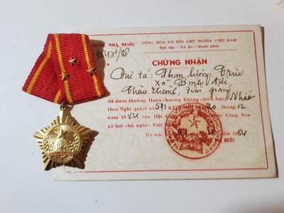 韵星假日军品类拍卖第41期 -- Rimey Holidays Militaria Auction 41 - 越南社会主义共和国一级抗战勋章带证