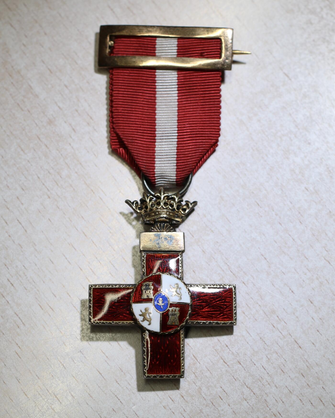 大猫徽章拍卖 第288期 西班牙三级战功勋章二战版 授予蓝色师团士兵 银质热珐琅 环上打标