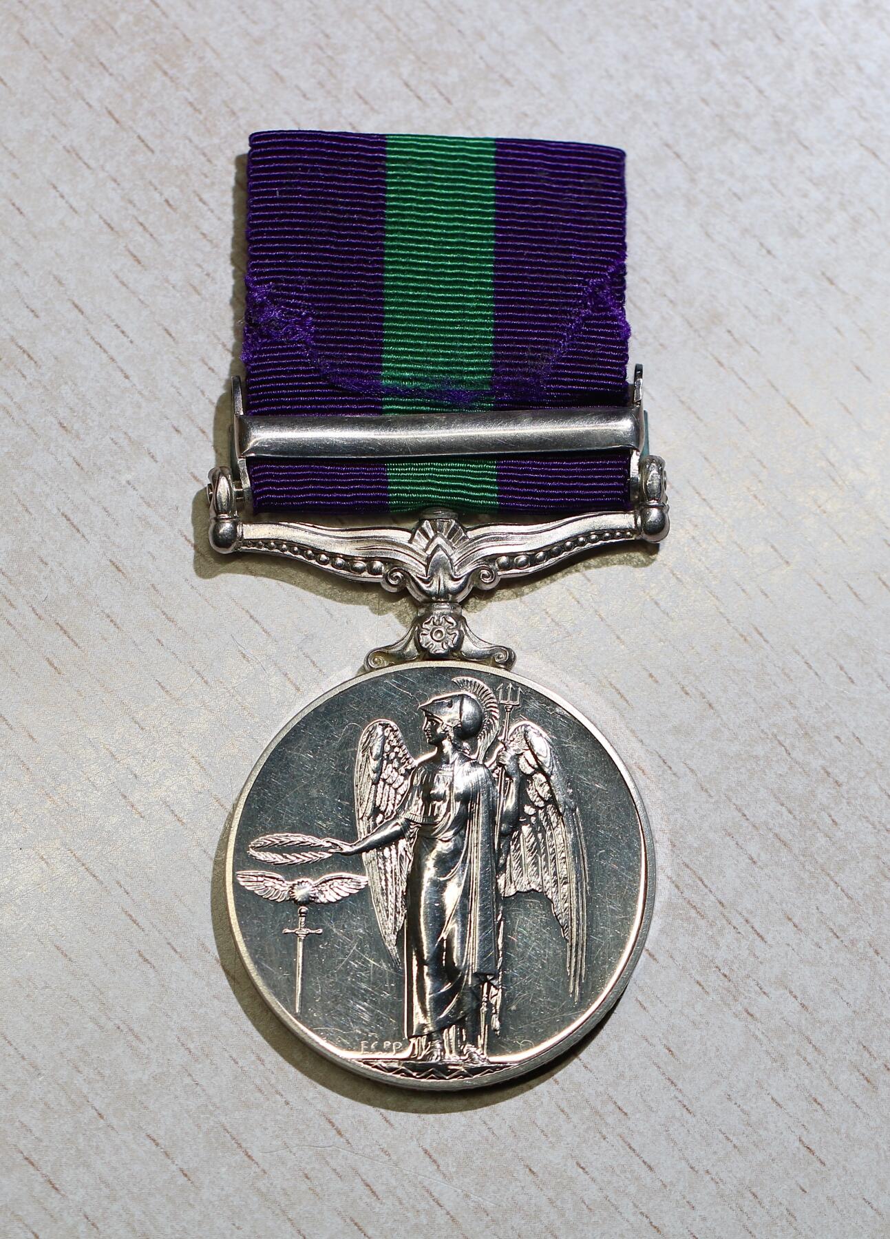 大猫徽章拍卖 第288期 伊丽莎白二世版英国通用服役奖章（GSM 1918–1962），带有“CYPRUS（塞浦路斯）”扣环，用于表彰在塞浦路斯紧急状态期间服役的英军及英联邦军人