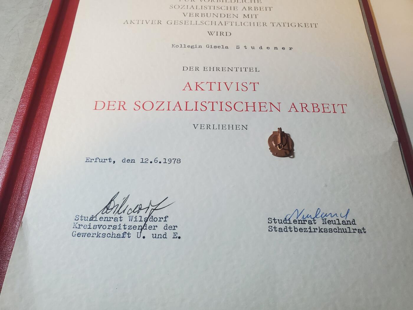 韵星假日军品类拍卖第41期 -- Rimey Holidays Militaria Auction 41 匈牙利人民共和国社会主义功勋活动家证章带证书一套