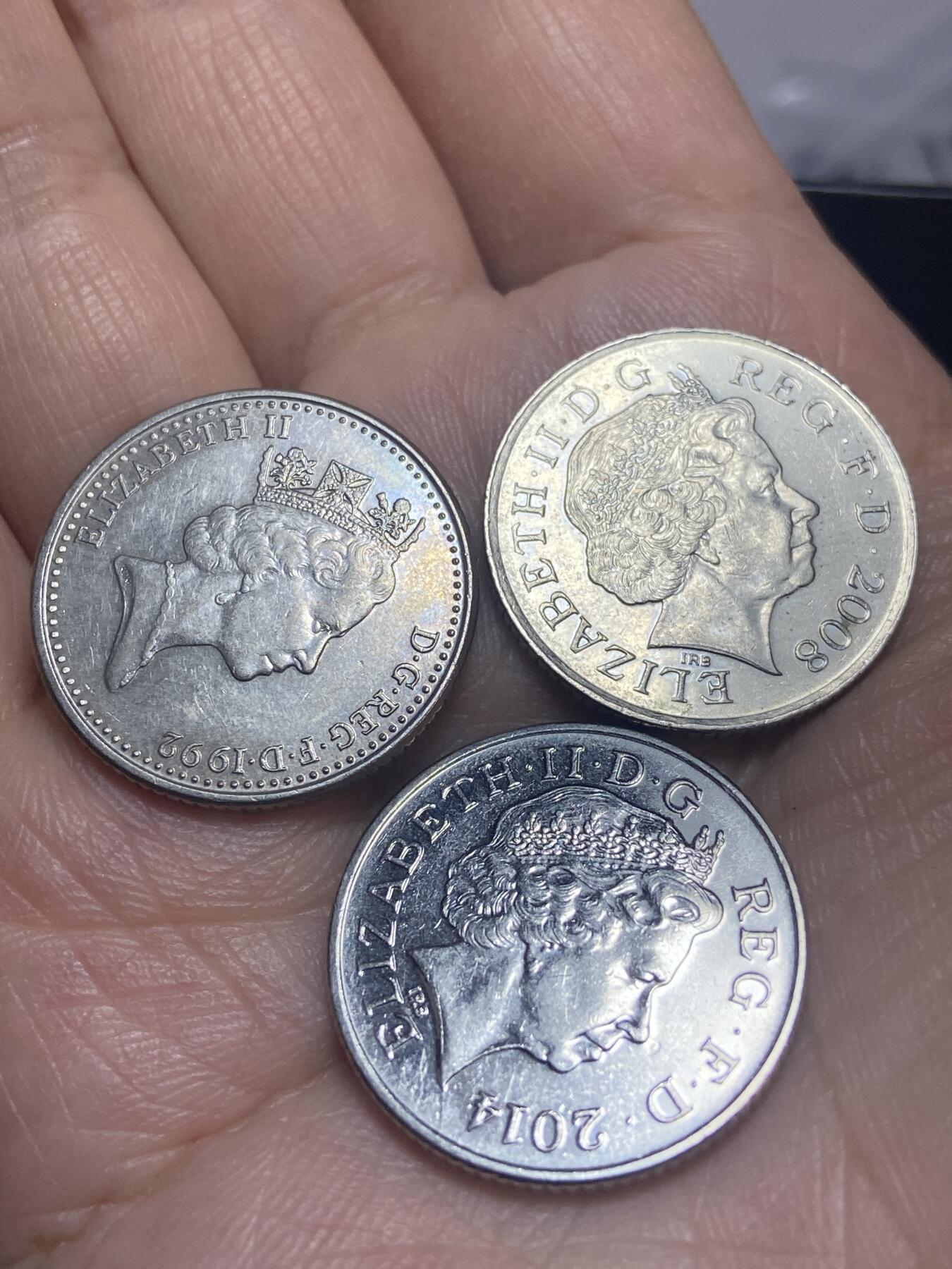 2026年第二十八场(总第一百九十七场）新春初七特拍场(佣金3%最低1元) 英国🇬🇧10便士3枚：1992年2008年2014年(伊丽莎白二世中年高冠冠狮版，老年盾徽拼图第一版))