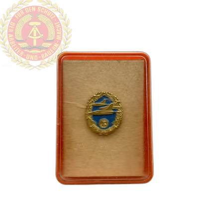 熹将军2026新春小拍2 总57期 - 东德空军优秀战机驾驶员证章 好品原盒