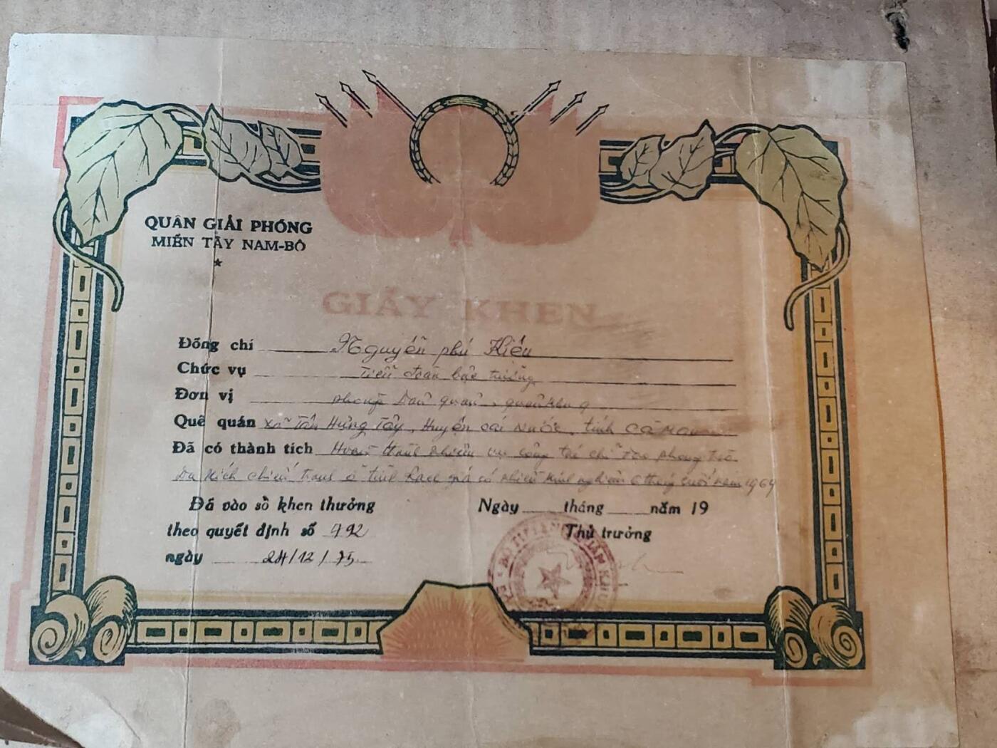 韵星假日军品类拍卖第41期 -- Rimey Holidays Militaria Auction 41 越南阮富桥局长越战时期军队奖状两张