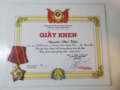 韵星假日军品类拍卖第41期 -- Rimey Holidays Militaria Auction 41 - 越南阮富桥局长退伍军人协会优秀服务奖状 一级抗战勋章