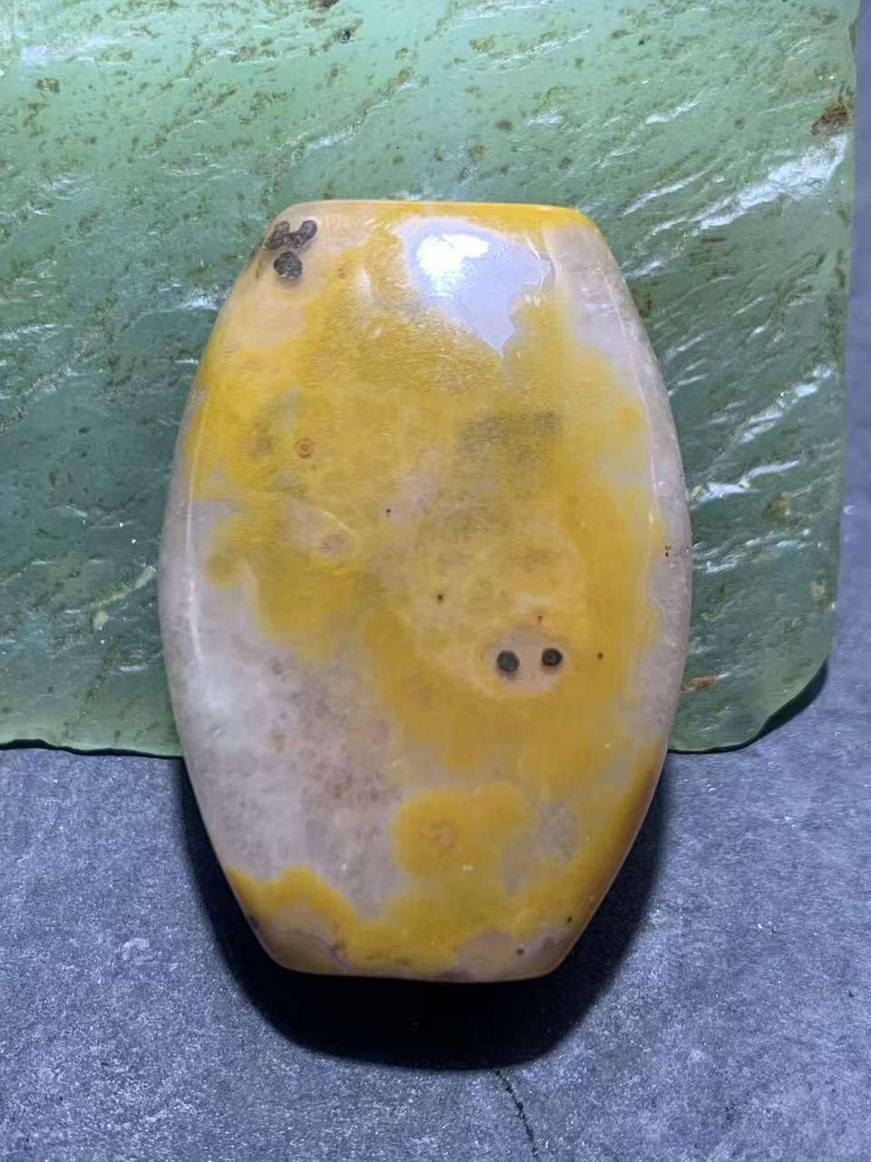 精美冰飘糖心料战国红玛瑙随形背云，勒子一颗！