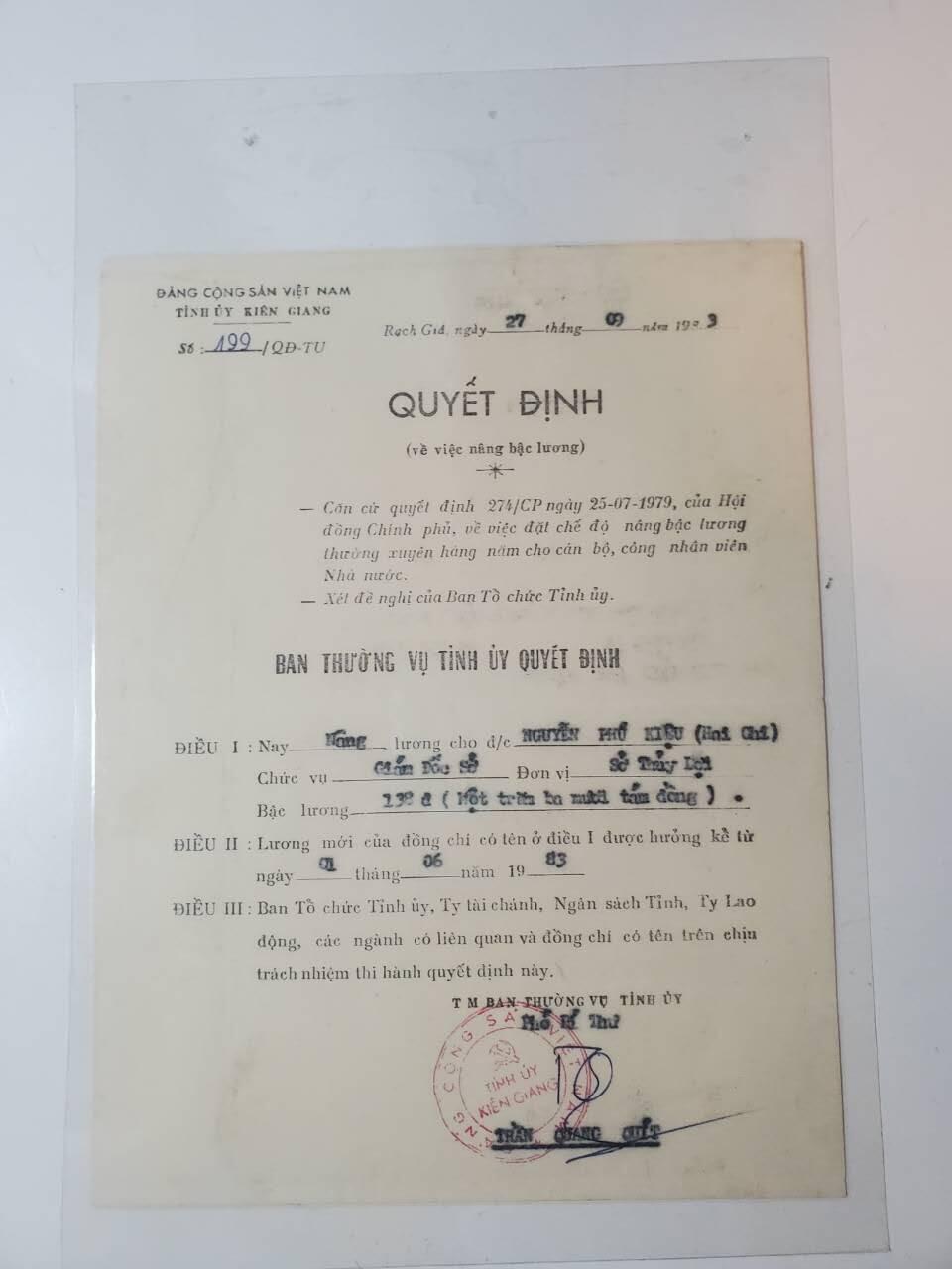 韵星假日军品类拍卖第41期 -- Rimey Holidays Militaria Auction 41 越南阮富桥局长水利部局长获得薪资证书