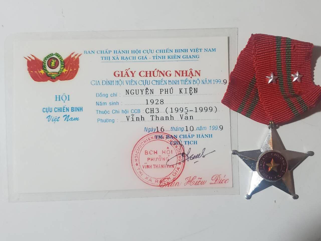 韵星假日军品类拍卖第41期 -- Rimey Holidays Militaria Auction 41 越南阮富桥局长退役军人协会证书+二级战功勋章一套