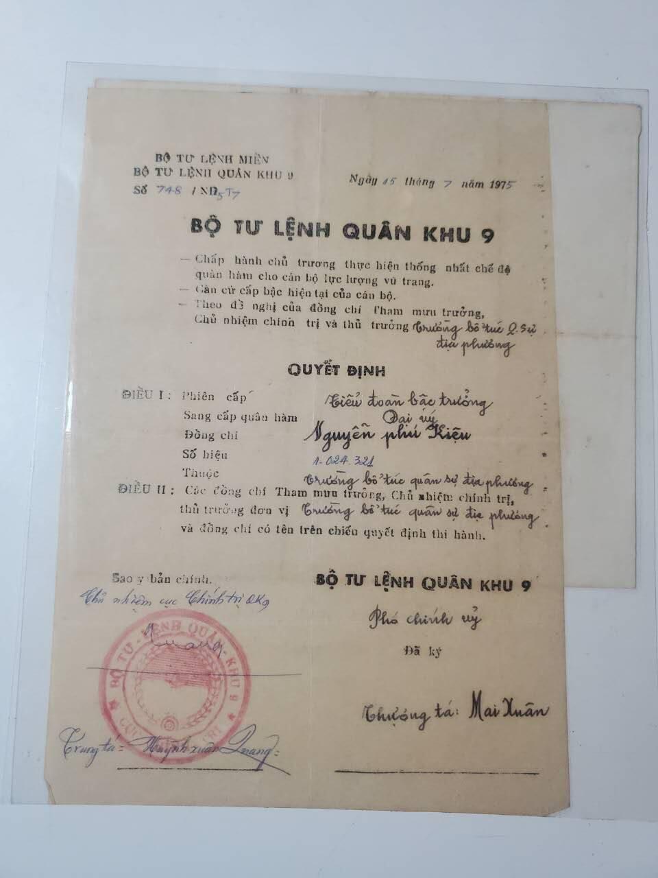 韵星假日军品类拍卖第41期 -- Rimey Holidays Militaria Auction 41 越南阮富桥局长第九军区司令部晋升文件一套（正反面）