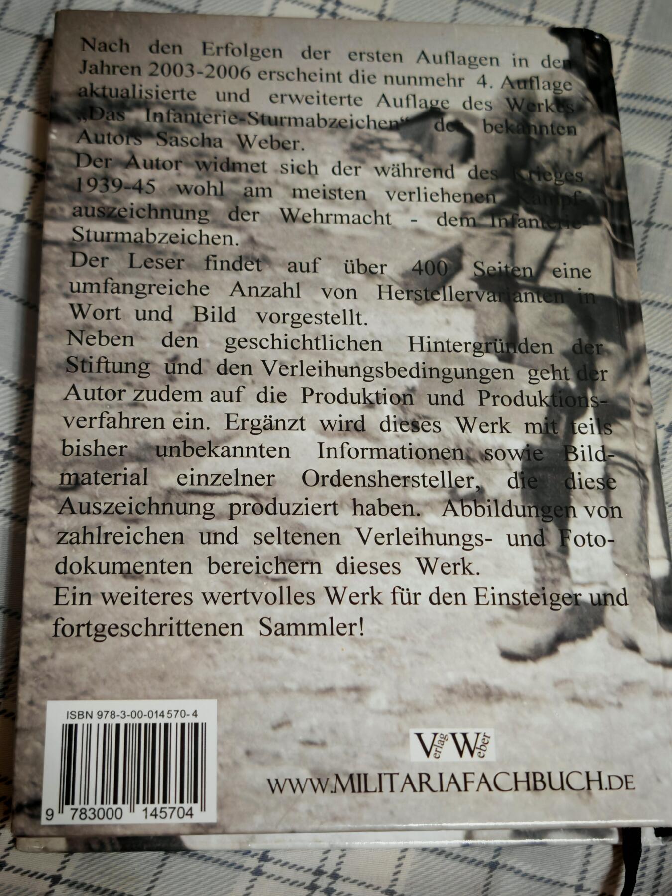 时顺第二十九拍(新年大拍) 国内首本，步突宝书，全新品相 ，内部记录了步兵突击证章的厂商以及变体，共408页，大量彩图，并对特征进行了描述，书页全新，内容为德语
