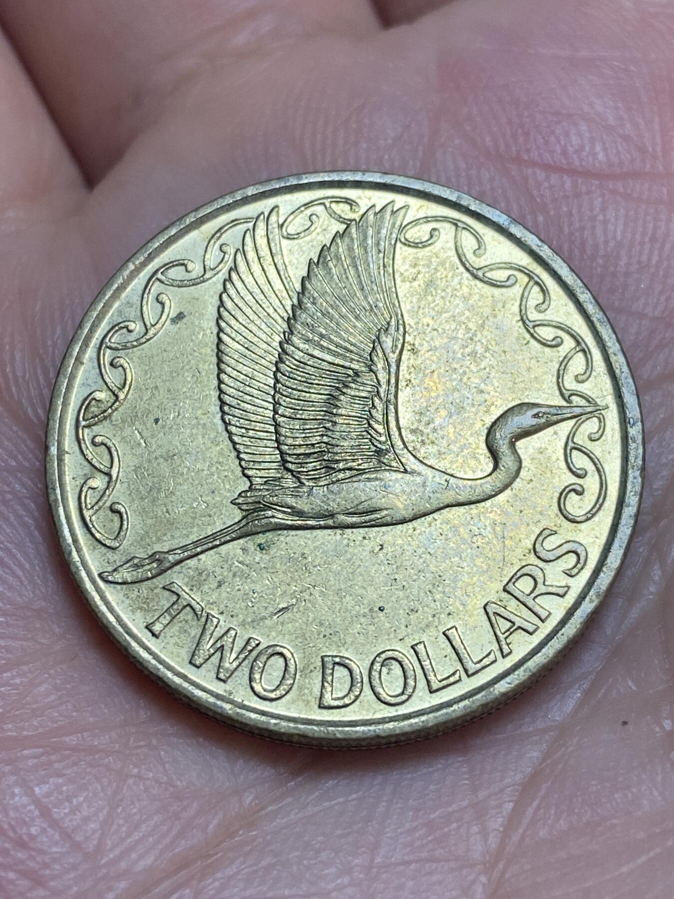 2026年第二十八场(总第一百九十七场）新春初七特拍场(佣金3%最低1元) 新西兰🇳🇿1990年2元(伊丽莎白二世中年高冠)