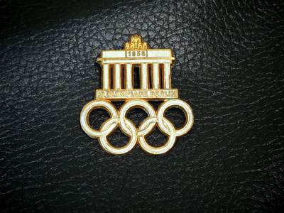 时顺第二十九拍(新年大拍) - 1936年第十一届德国柏林奥运会参观者证章，铜制局部珐琅