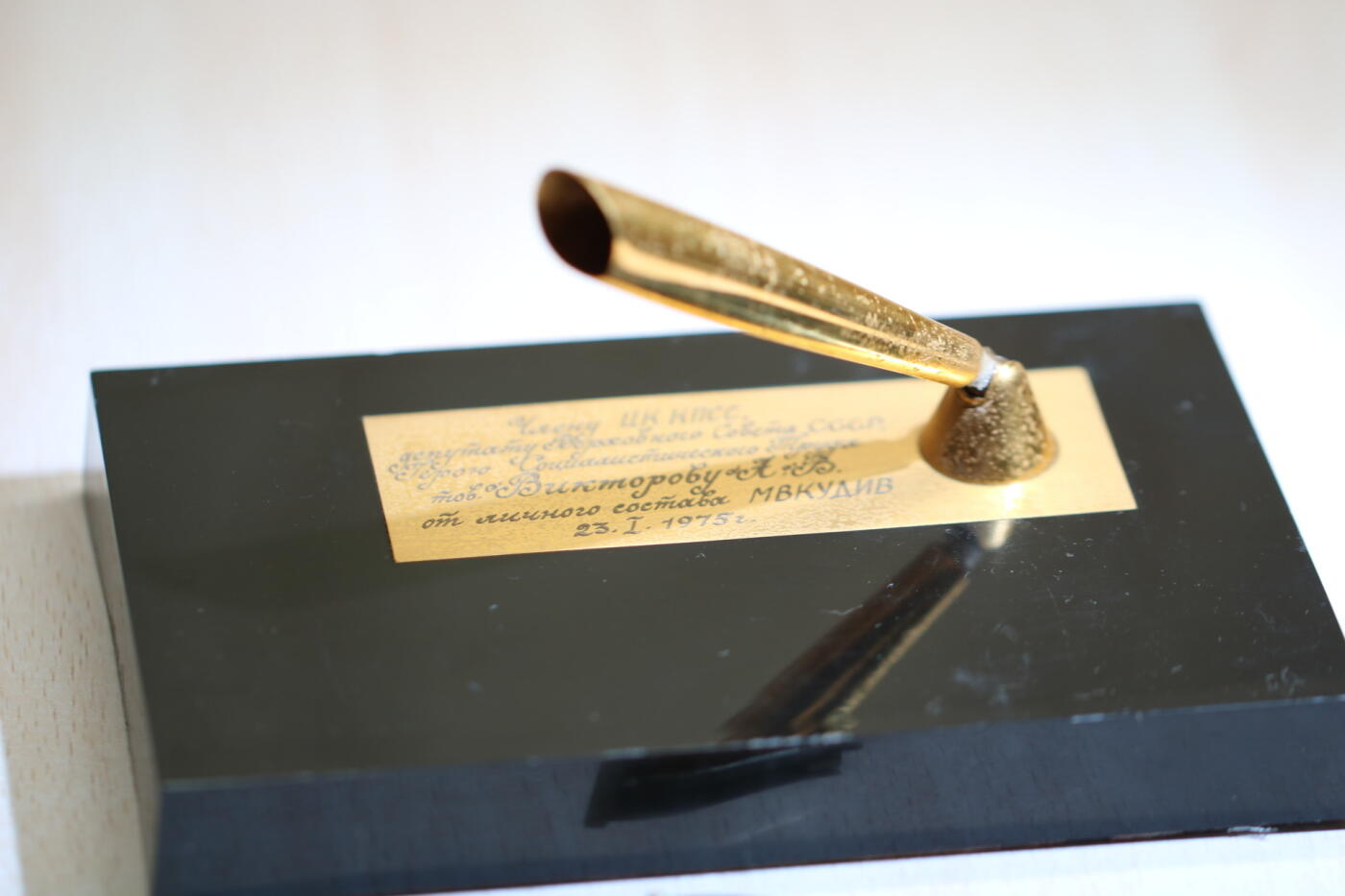 大猫徽章拍卖 第288期 苏联最高苏维埃第10届小红旗5号带笔架 资料 笔架上面有该证章人的名字